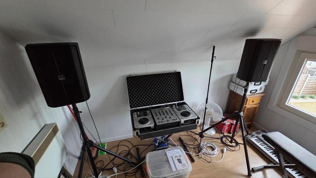 Complete dj-set, draaitafel en 2 boxen op standaard, Ophalen, Dj-set