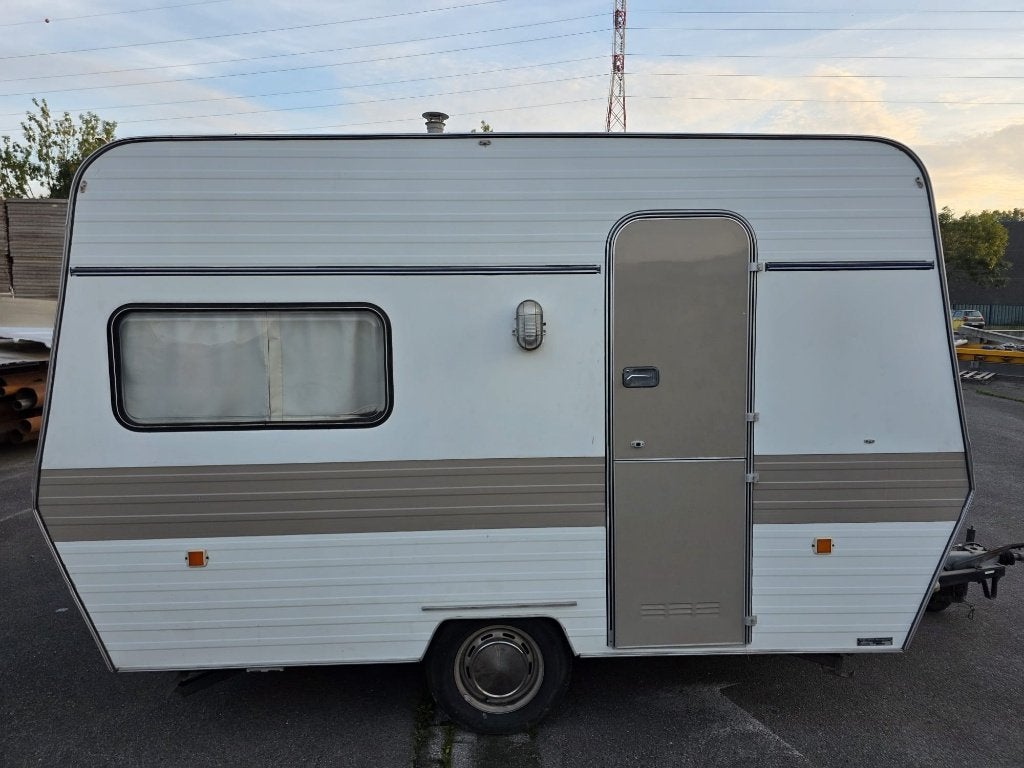 Retro caravan - mooi gerenoveerd - Knaus - 750kg, Caravans en Kamperen, Caravans, 2 aparte bedden, Koelkast, Tot en met 3, Particulier