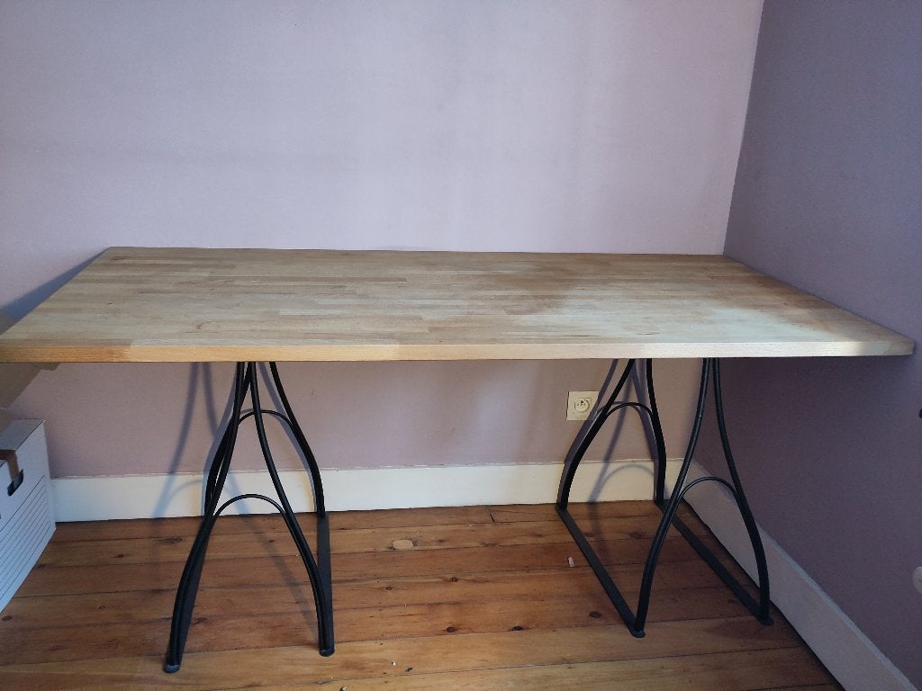 Bureau / table IKEA — hêtre massif + 2 tréteaux métal noir, Maison & Meubles, Bureaux, Utilisé, Autres types, IKEA, Industriel