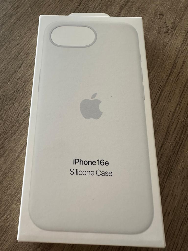 Iphone 16 e cover(apple) geseald., Ophalen of Verzenden, Zo goed als nieuw, Apple, IPhone 16