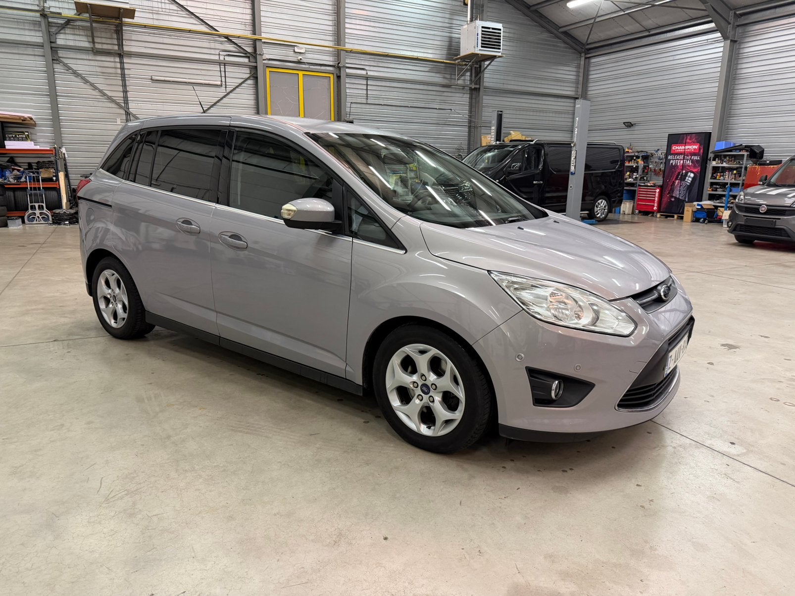 FORD GRAND C-MAX 2.0TDCi Automatic., Autos, Achat, Entreprise, Capteur de lumière, Carnet d'entretien