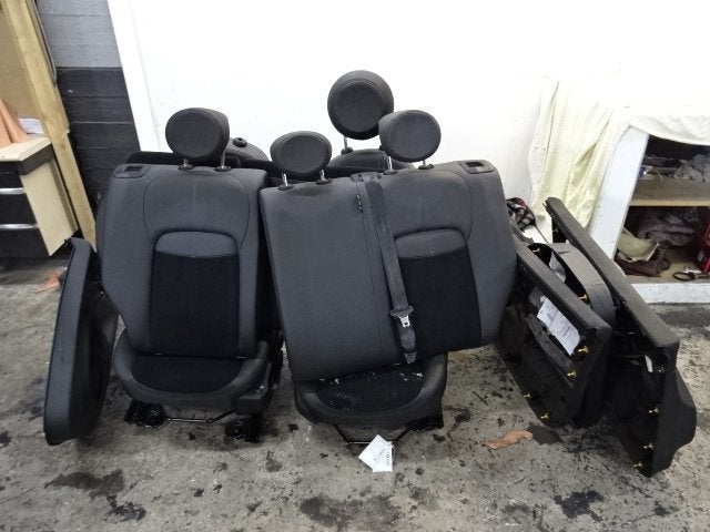 INTERIEUR COMPLET Fiat 500X (334) (01-2014/09-2020), FCA Germany GmbH, IPC D1-09 Bahnhofsplatz
65423  Rüsselsheim am Main, DE