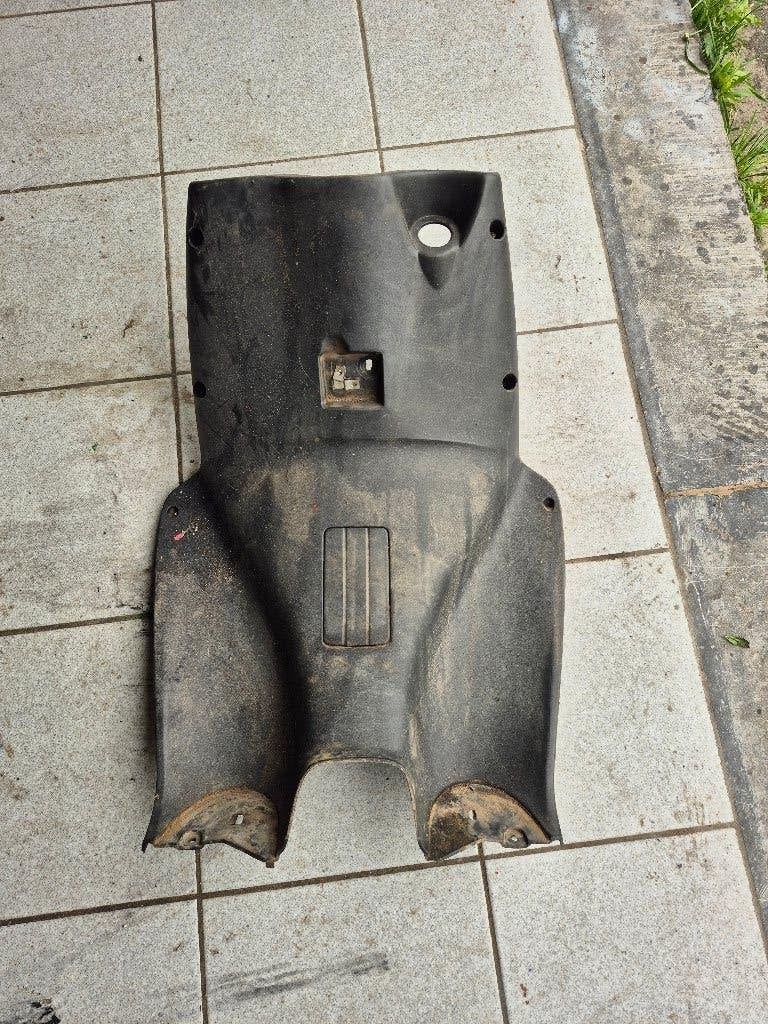 Binnenkuip (Treeplank) Aprilia SR50, Ophalen, Zo goed als nieuw, Kap, Aprilia