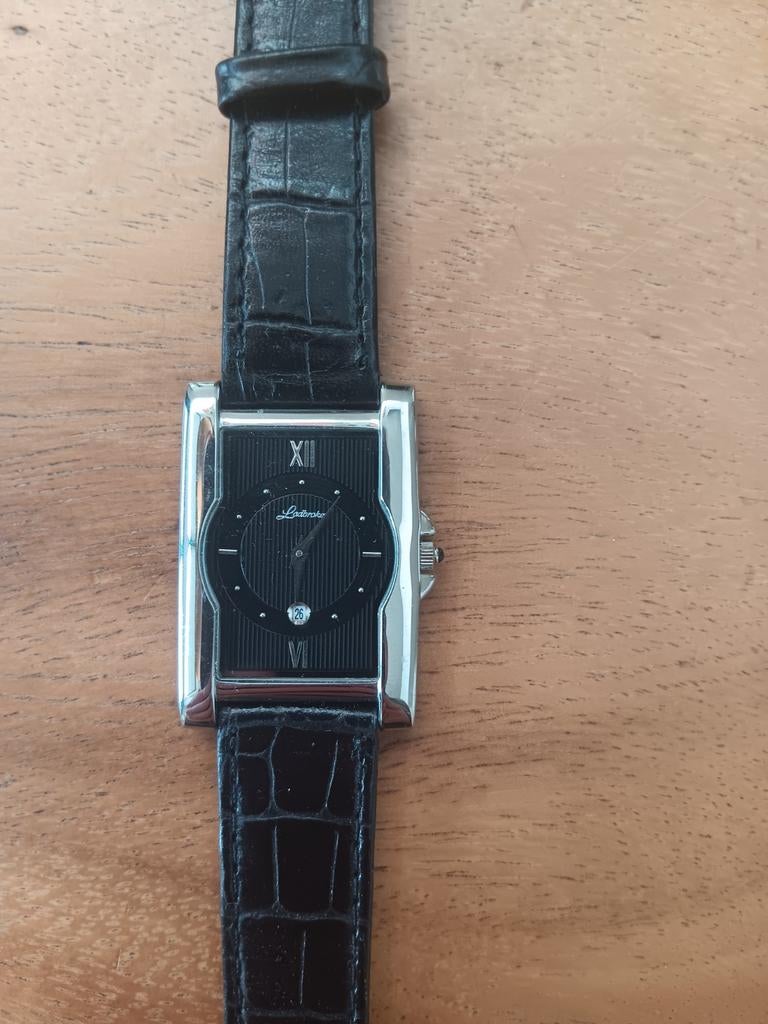Mooi horloge te koop van Ladbrokes., Enlèvement