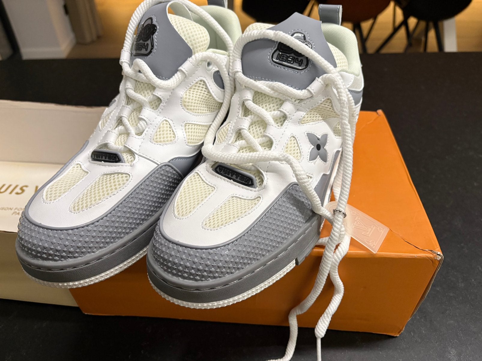 Louis Vuitton sneakers maat 45, Wit, Nieuw, Ophalen of Verzenden, Sneakers