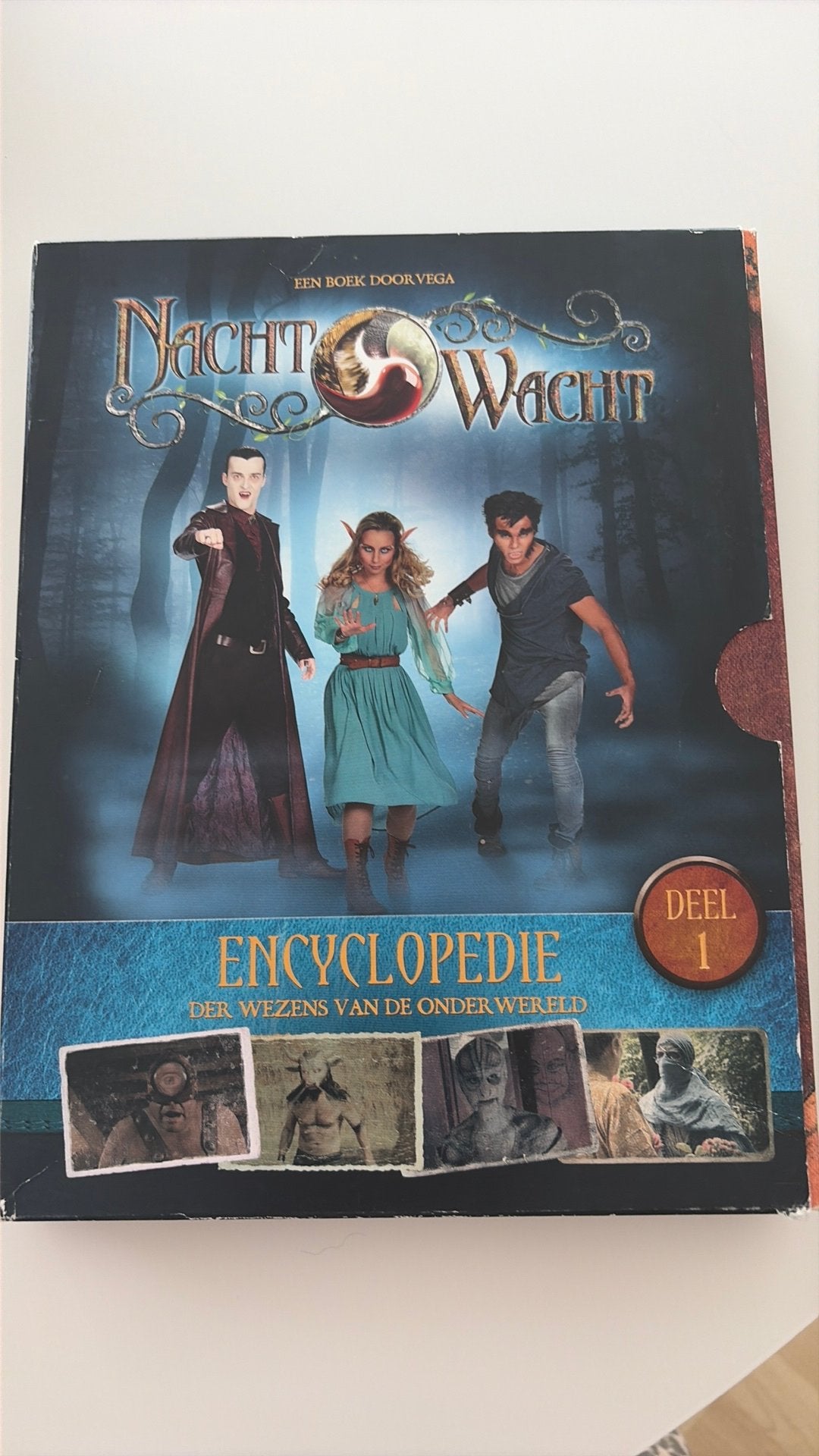 Nachtwacht encyclopedie deel 1-2 en 3 +gewone boek, Boeken, Ophalen, Zo goed als nieuw