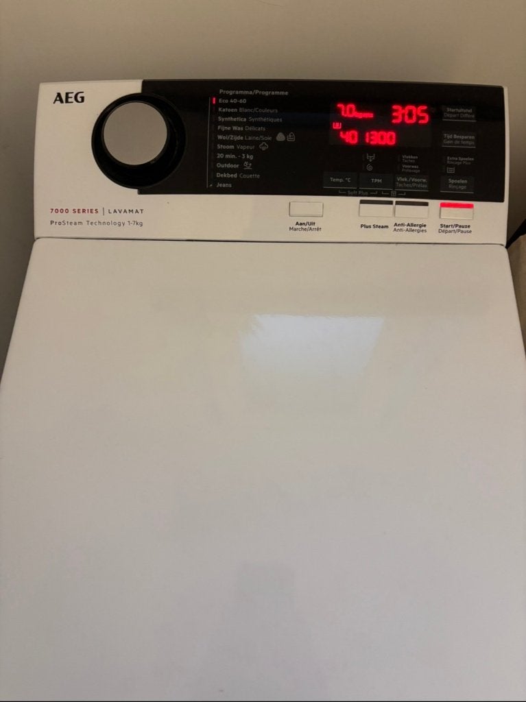 Machine à laver AEG - chargement par le haut, 1200 à 1600 tours, 6 à 8 kg, Programme court, Enlèvement