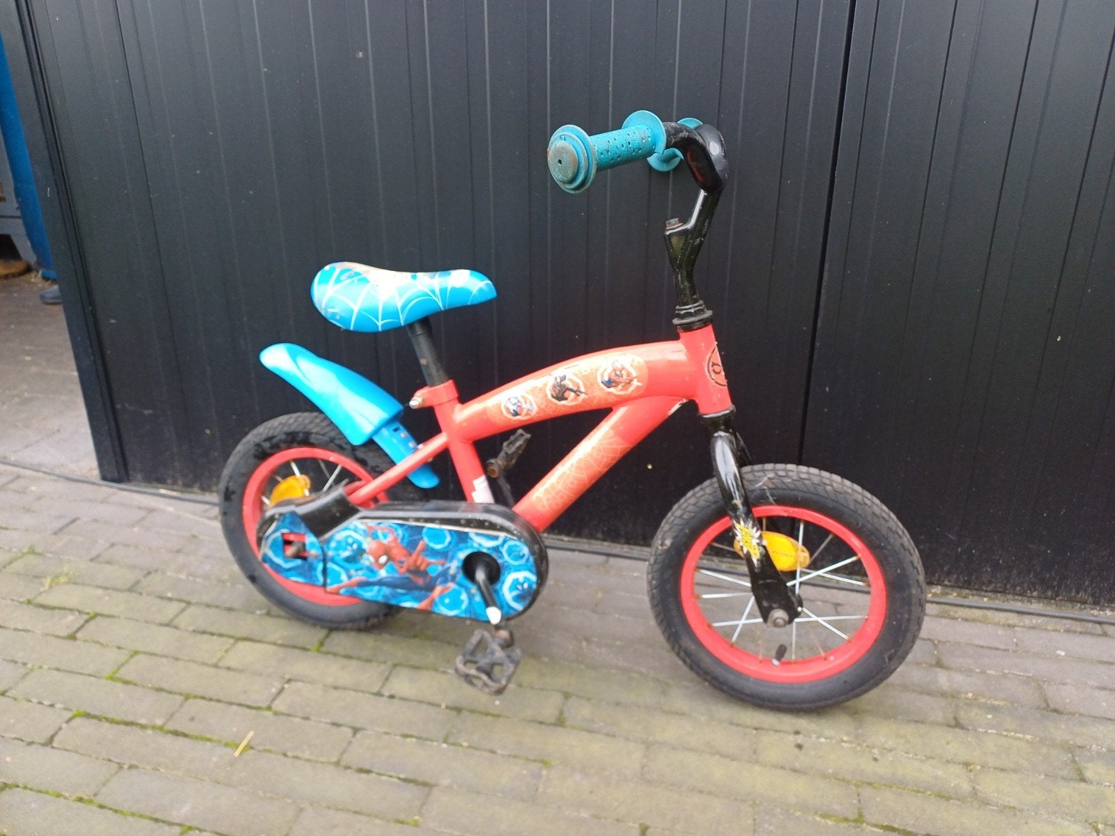 Spiderman kinderfietsje 12 inch, Fietsen en Brommers, Ophalen, Gebruikt, Terugtraprem, Minder dan 16 inch