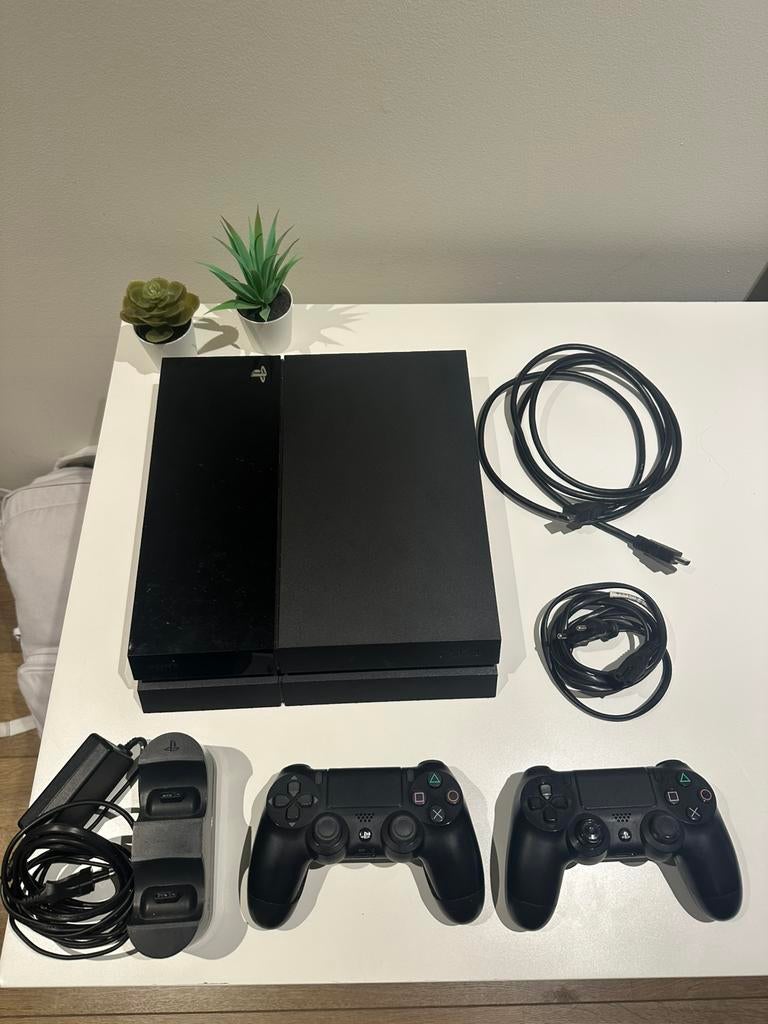 Manettes et station de recharge pour PS4 2, Consoles de jeu & Jeux vidéo, Consoles de jeu | Sony PlayStation 4, Comme neuf, Original