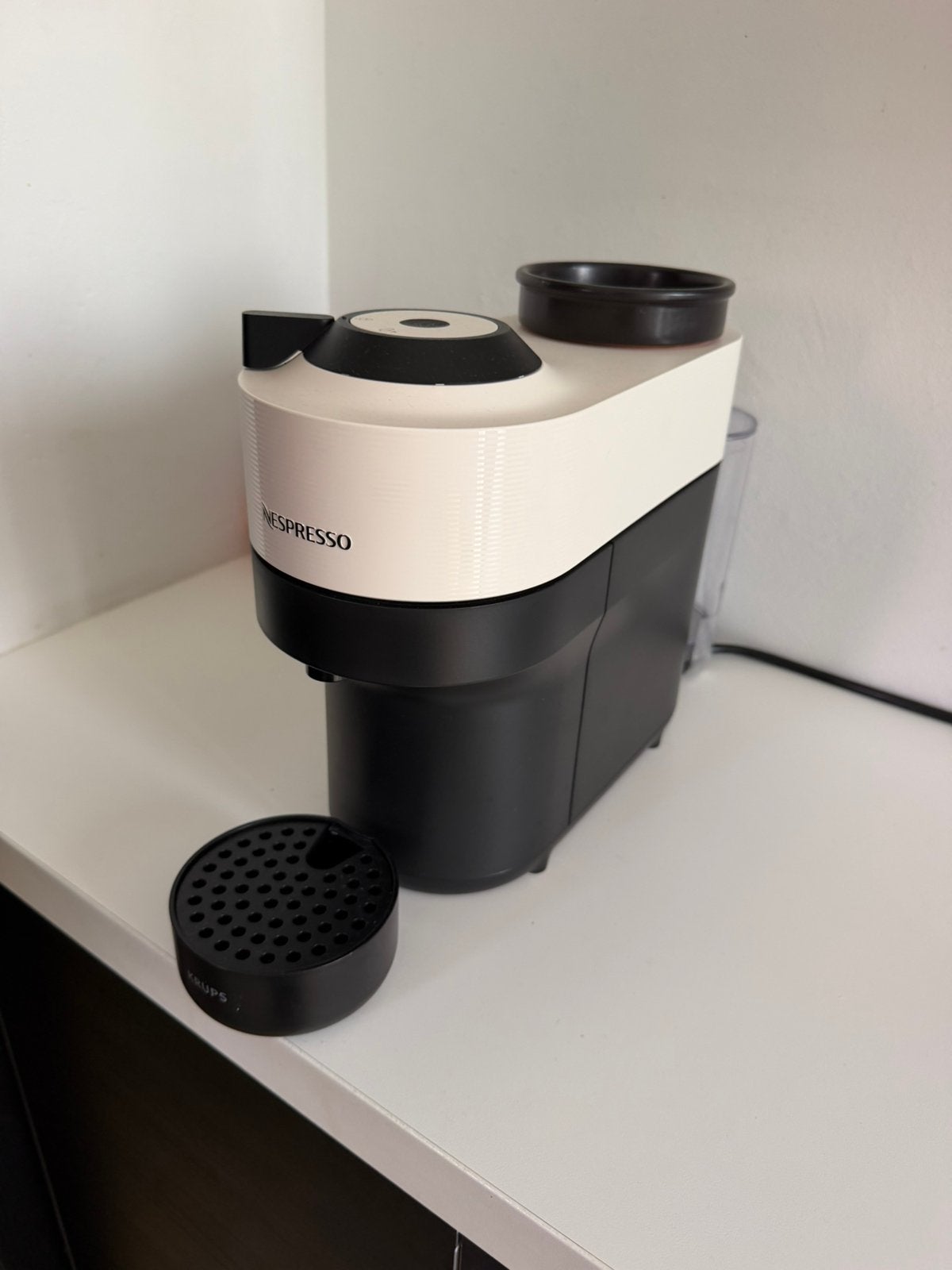 Machine a cafe Nespresso, Neuf, Machine à espresso, Réservoir d'eau amovible, Dosettes et capsules de café