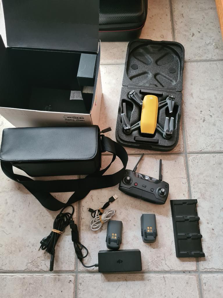 DJI Spark geel 2 accus lader controller tas  propguard, Audio, Tv en Foto, Drones, 250 tot 900 gram, Cameradrone, Zo goed als nieuw