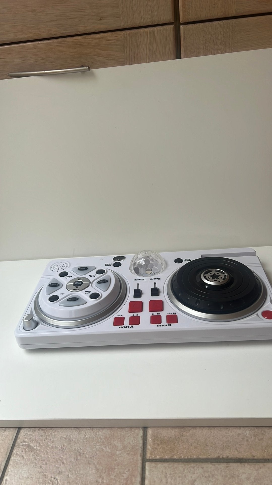 Dj voor goedkoope prijs, Ophalen, Zo goed als nieuw