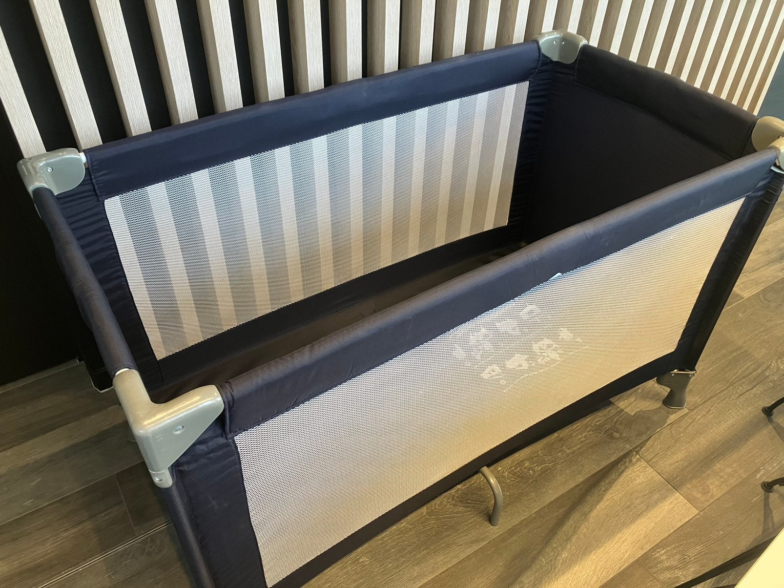 Reisbed + extra matras, Ophalen, Zo goed als nieuw, Reisbedje
