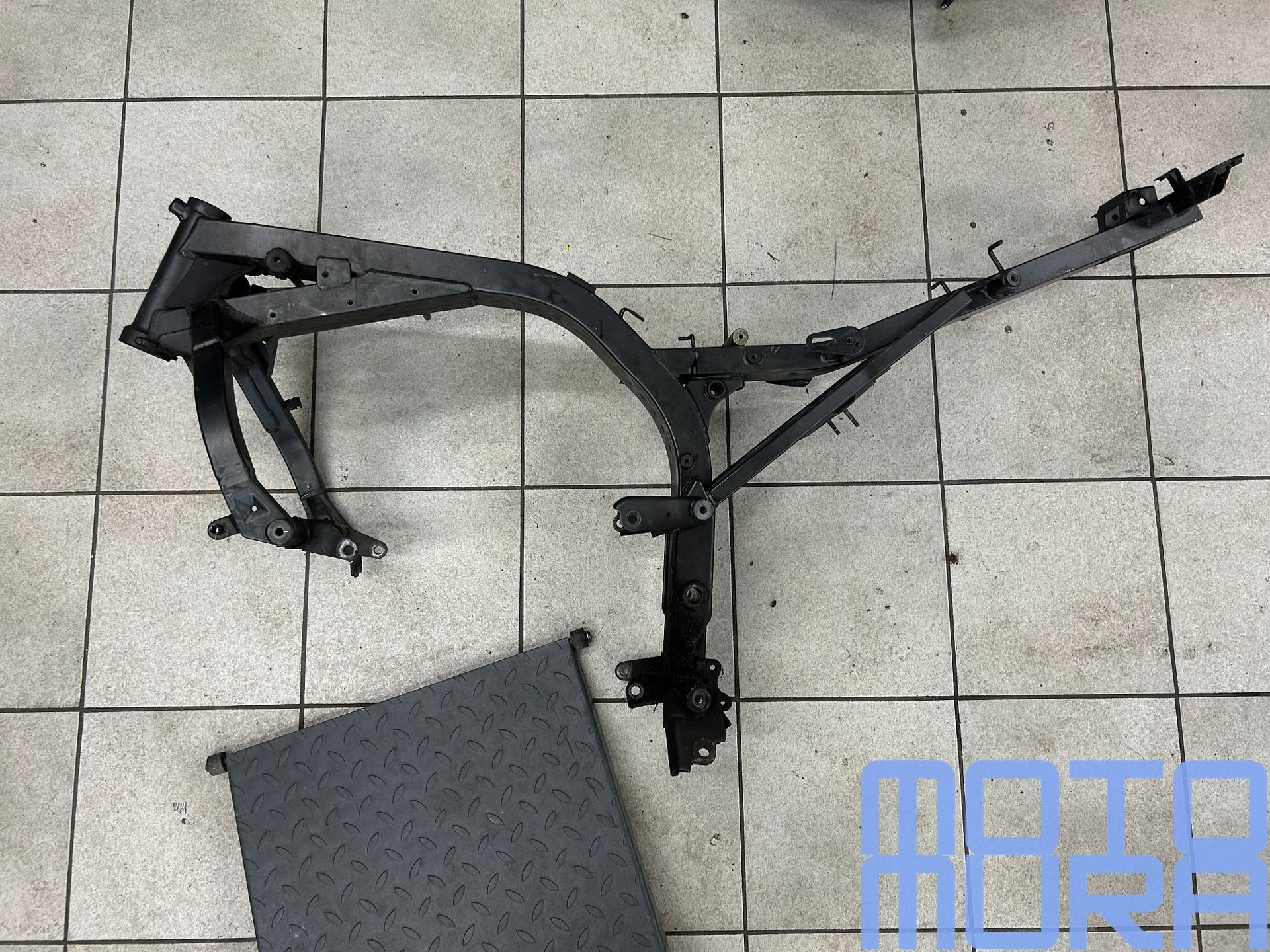 Frame met NL kenteken voor Honda CB 900 2002 - 2007 CB900 fr, Motos, Enlèvement, Honda Nederland, Customer.service@honda-eu.com