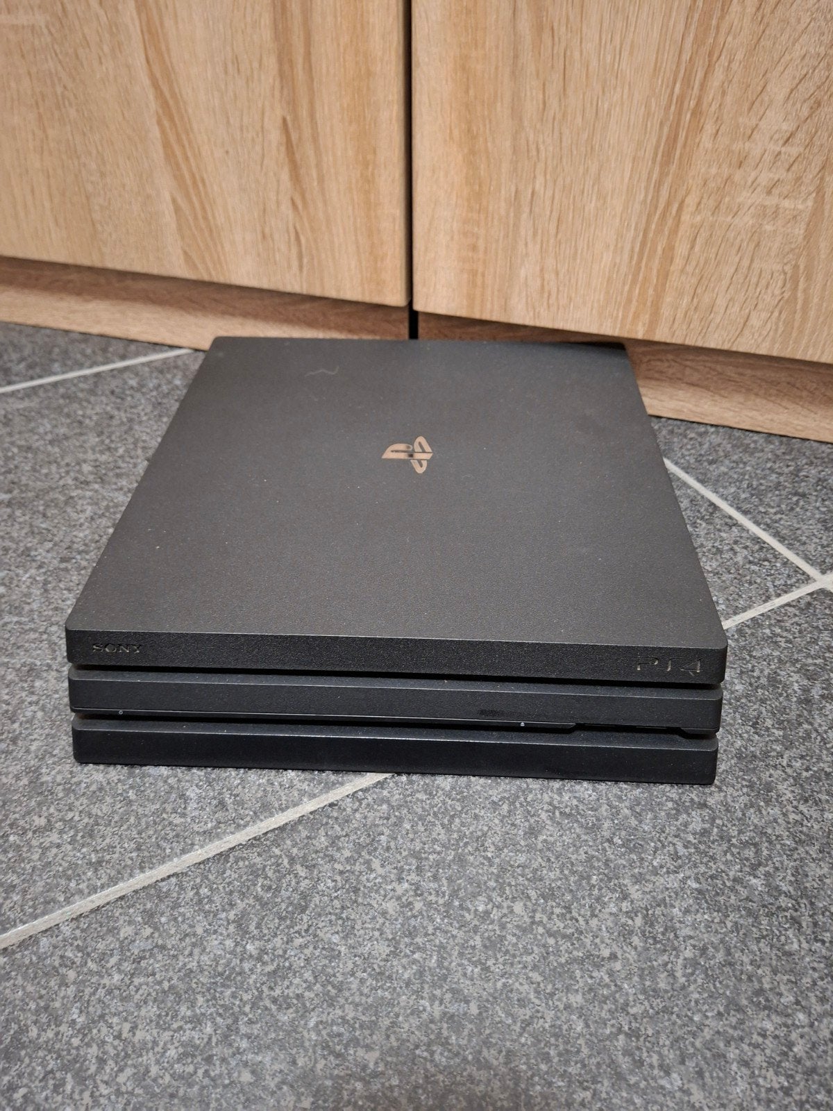 Ps4 pro met 2 controllers en 6 games, Games en Spelcomputers, Spelcomputers | Sony PlayStation 4, Ophalen, Met games, Met 2 controllers