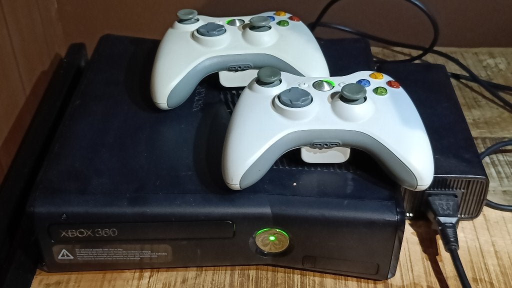 Xbox 360 met toebehoren en games, Ophalen, Gebruikt
