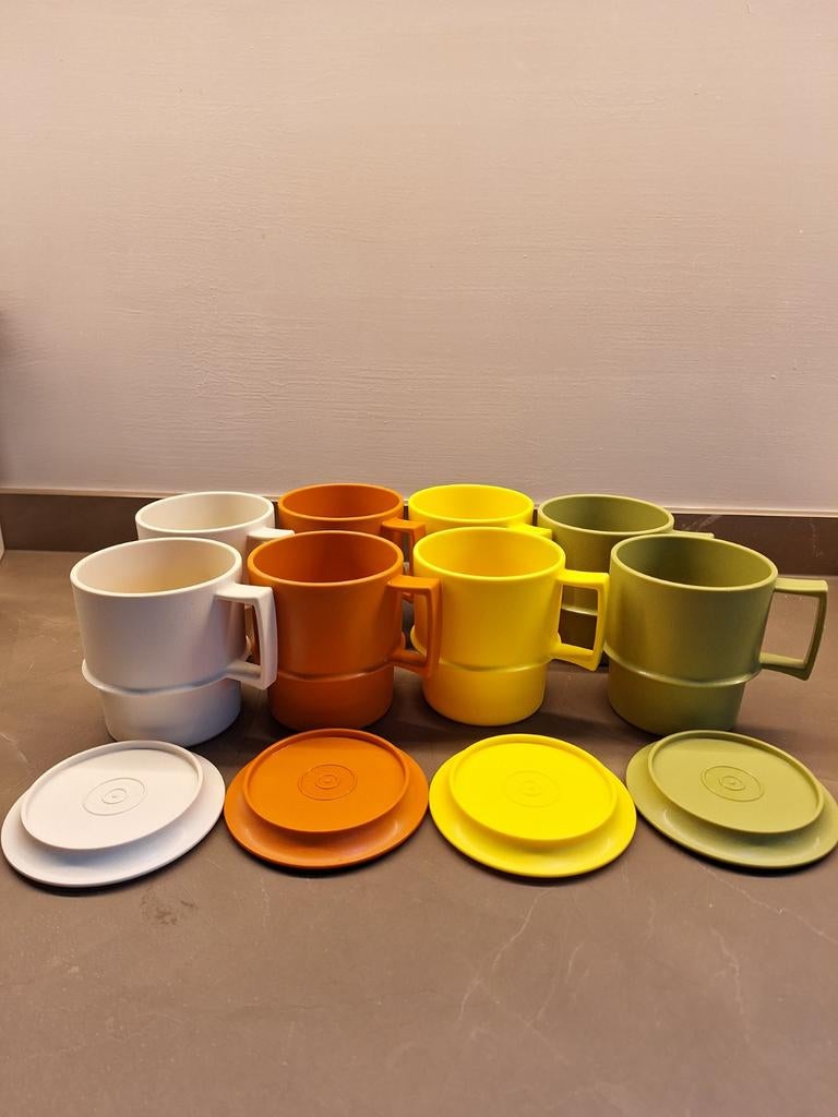 Tassen met deksel, Ophalen
