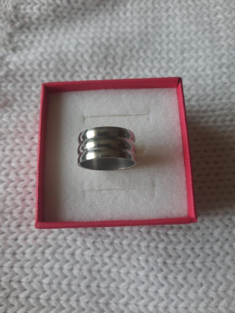 Bague en acier, Bijoux, Sacs & Beauté, Bagues, Envoi, Comme neuf, Fer ou Acier