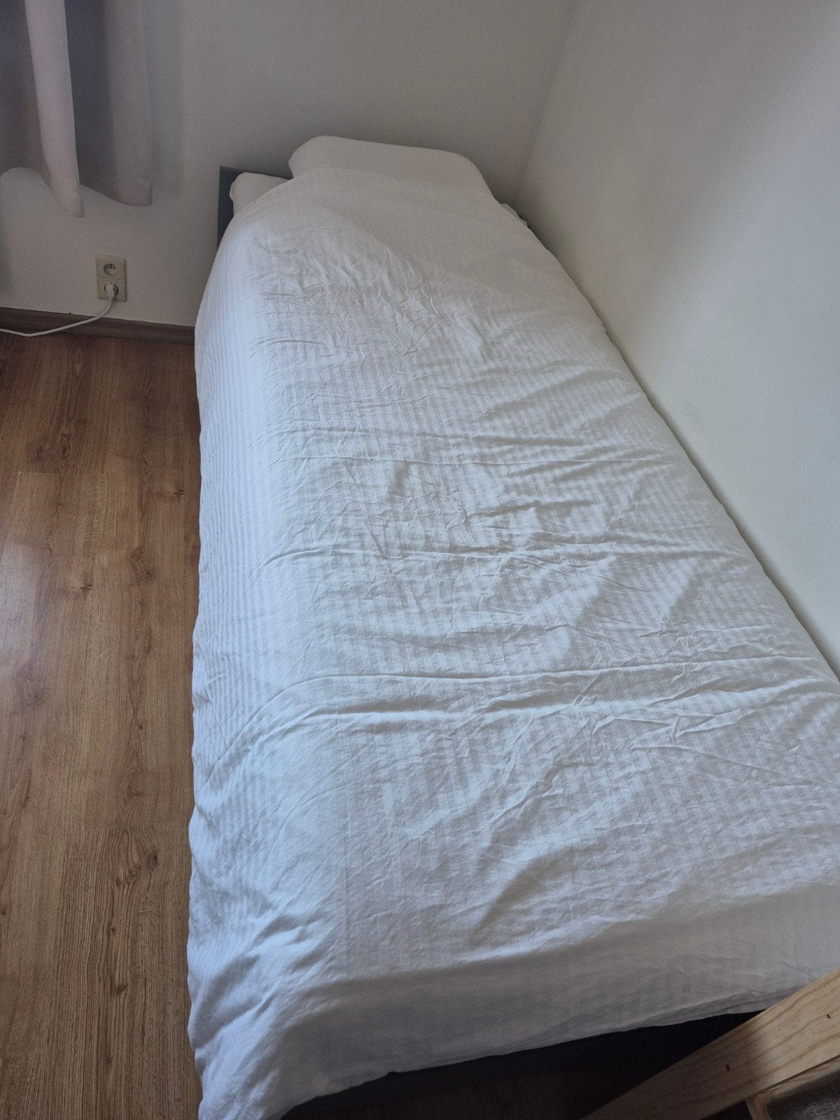 1 persoonsbed die kan uitgetrokken worden tot 2 persoonsbed, Huis en Inrichting, Ophalen