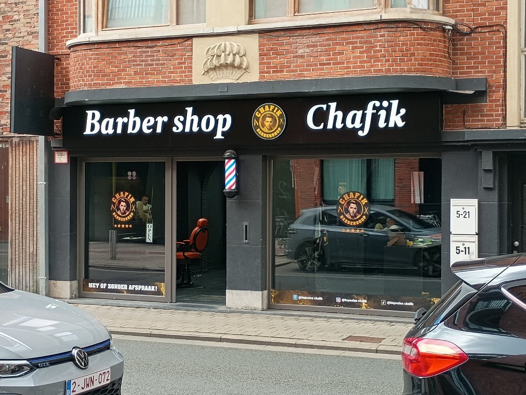 OM VOLLEDIG UITGERUSTE KAPPER/KAPPERSZAAK TERUG TE BRENGEN