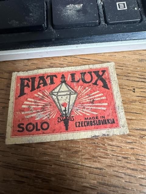 étiquet allumette Fiat Lux Solo fabriqué Tchécoslovaquie, Boîtes ou marques d'allumettes, Enlèvement ou Envoi, Fiat lux, Utilisé