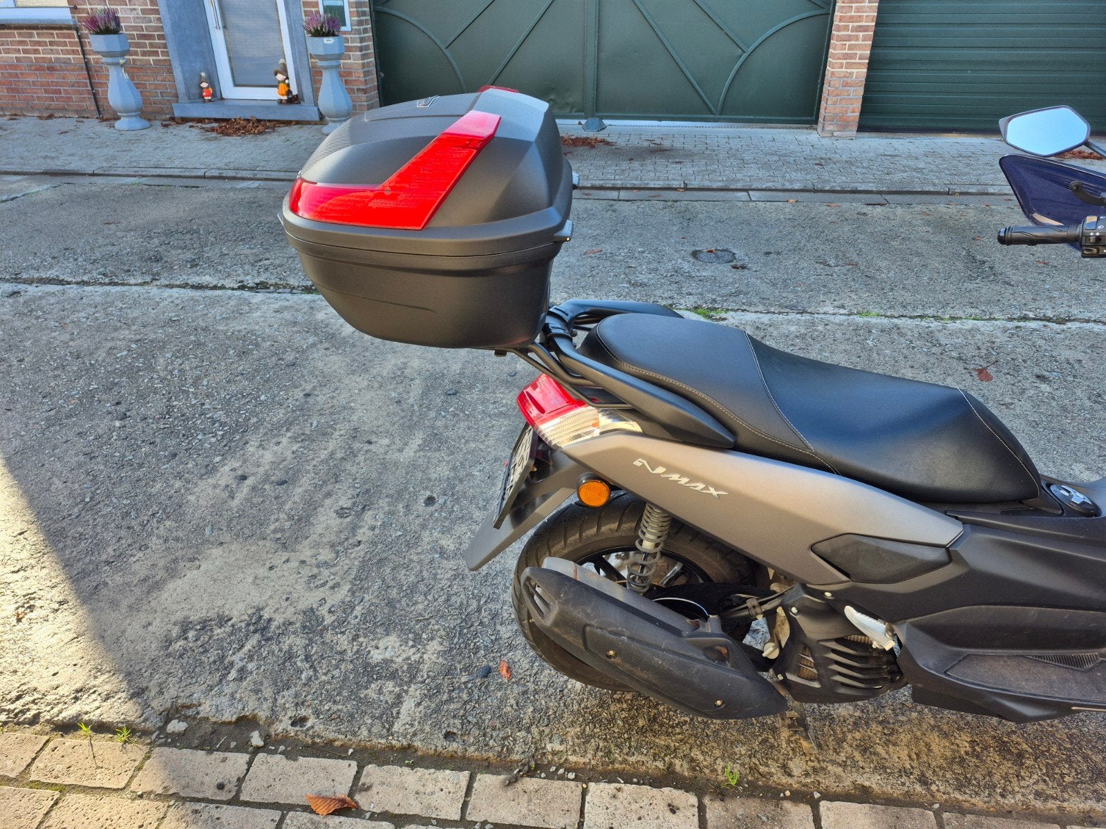 Kofferbak GIVI inclusief bevestiging voor Yamaha NMAX, Enlèvement