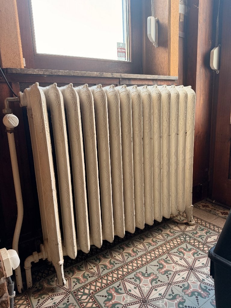 Radiateurs anciens en fonte à motif floral - à rénover, Enlèvement