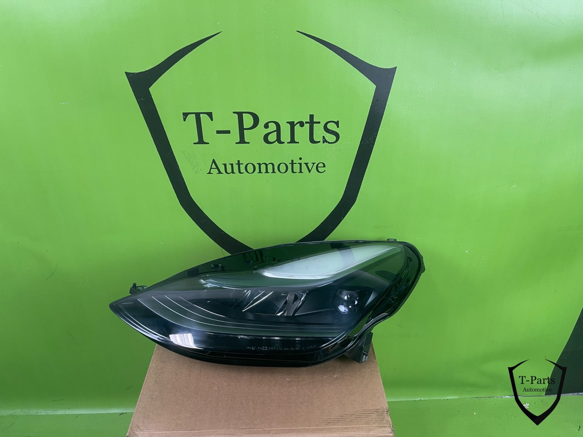 liens de lampe de poche tesla mod le 3 151495200D, Tesla, Inc., Neuf, Info@tesla.com, Tesla Road 1
78725  Austin