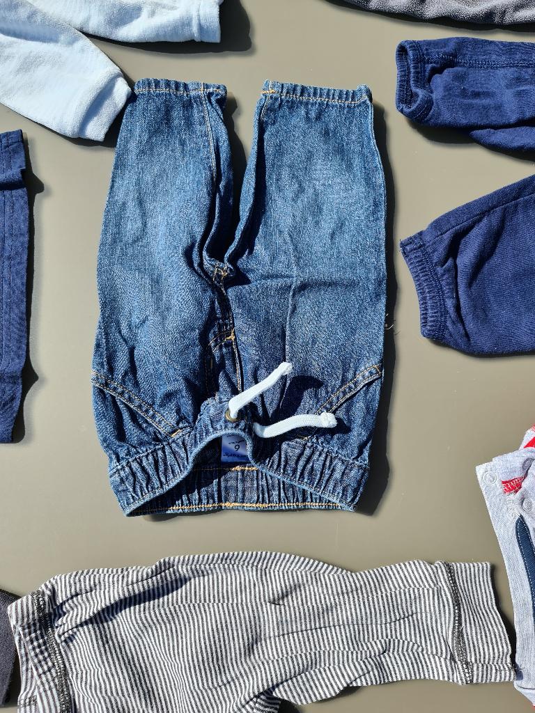 jeans broek Carter 6m 68cm, Enfants & Bébés, Vêtements de bébé | Taille 68, Enlèvement, Comme neuf