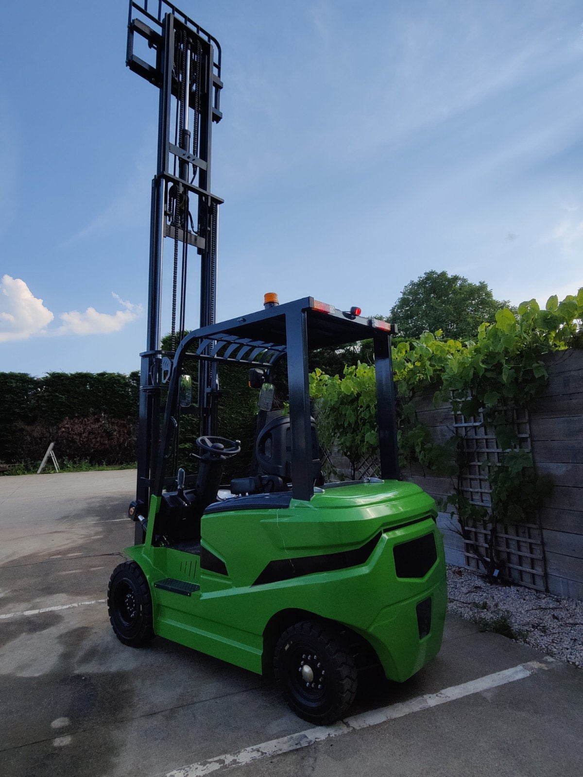 Nieuwe heftruck 2 ton hefvermogen elektrisch met lader vanaf, Ophalen