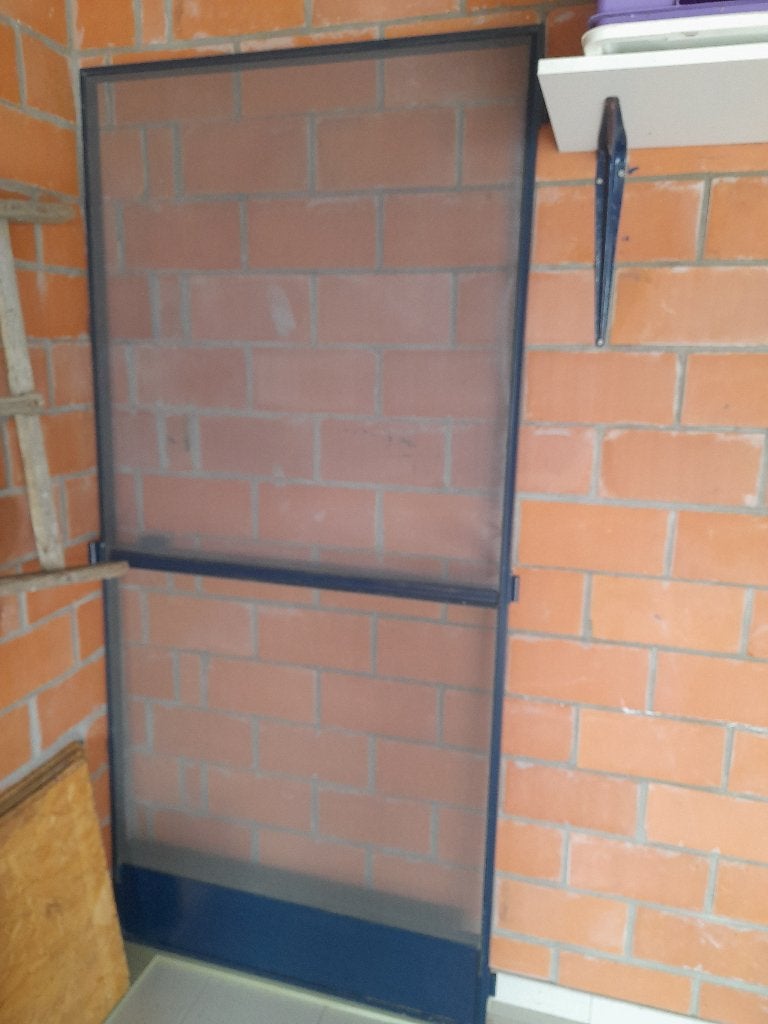 Zeer stevige vliegendeur, in perfecte staat, blauwe kleur, Doe-het-zelf en Bouw, Ophalen, Gebruikt, 80 tot 100 cm, Minder dan 200 cm