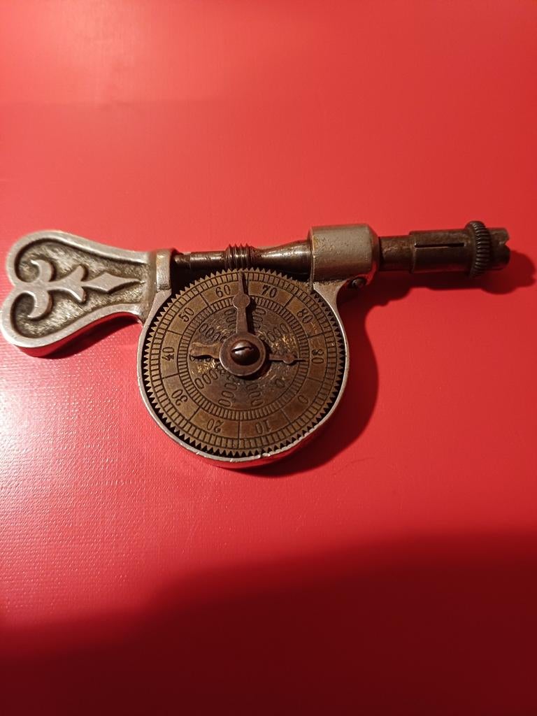COMPTEUR DE RÉVOLUTION ANTIQUE, Envoi