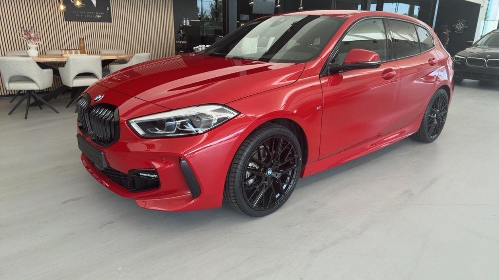 BMW 116 iA MSport, Auto's, Automaat, Leder, Bedrijf, 5 zetels