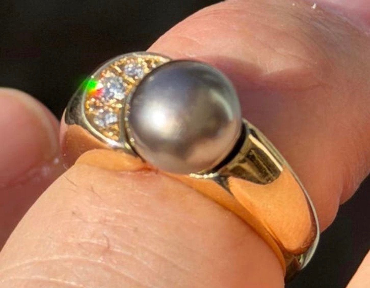Mooie 18 karaat gouden ring met grijze parel en 3 diamanten, Handtassen en Accessoires, Ringen, Met edelsteen, Geel, Ophalen of Verzenden