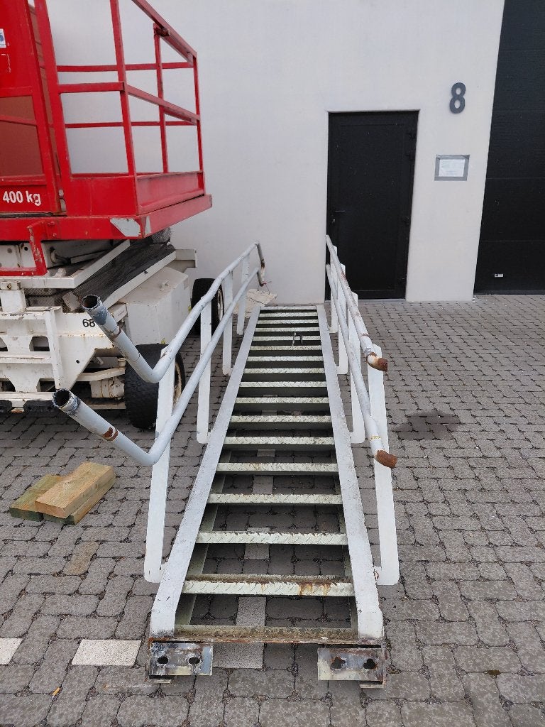 Metalen trap, Enlèvement, Escalier