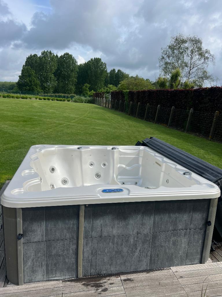 Jacuzzi, Tuin en Terras, Ophalen, Gebruikt, Afdekzeil, Vast