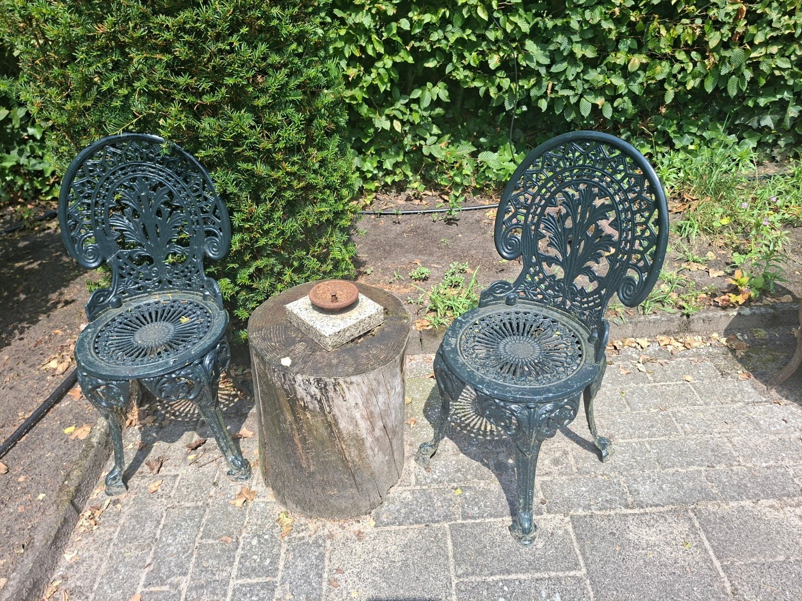 2 Antieke gietijzeren tuinstoeltjes, Ophalen