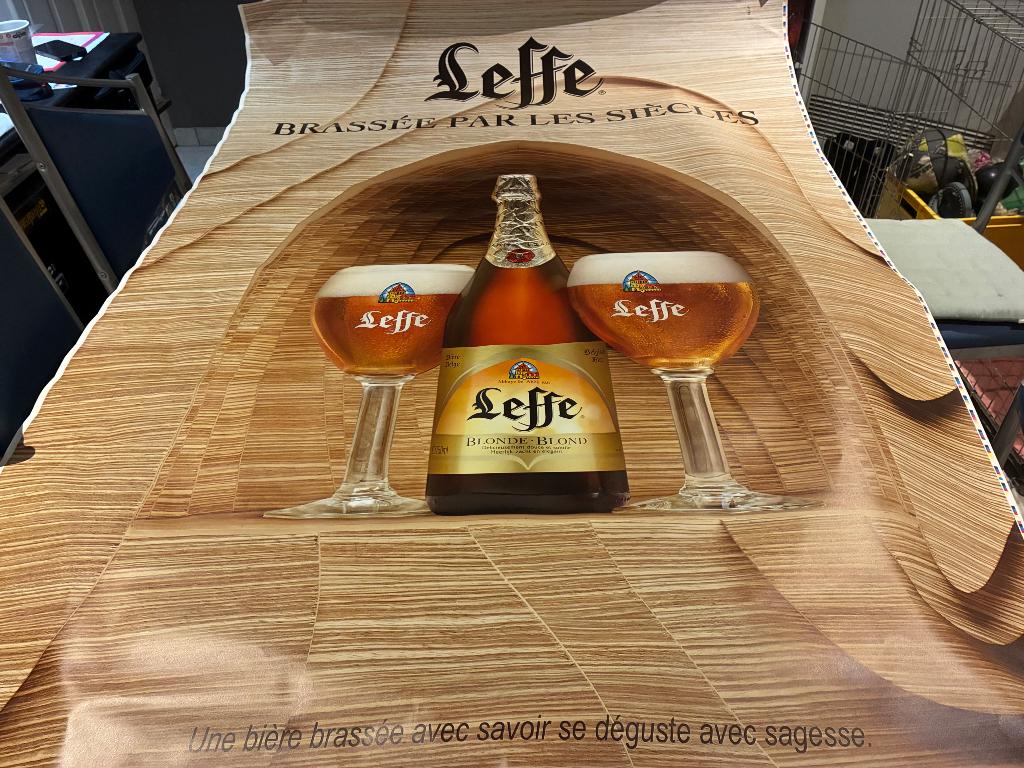 Poster grande dimension leffe blonde, Collections, Marques de bière, Enlèvement, Utilisé, Panneau, Plaque ou Plaquette publicitaire