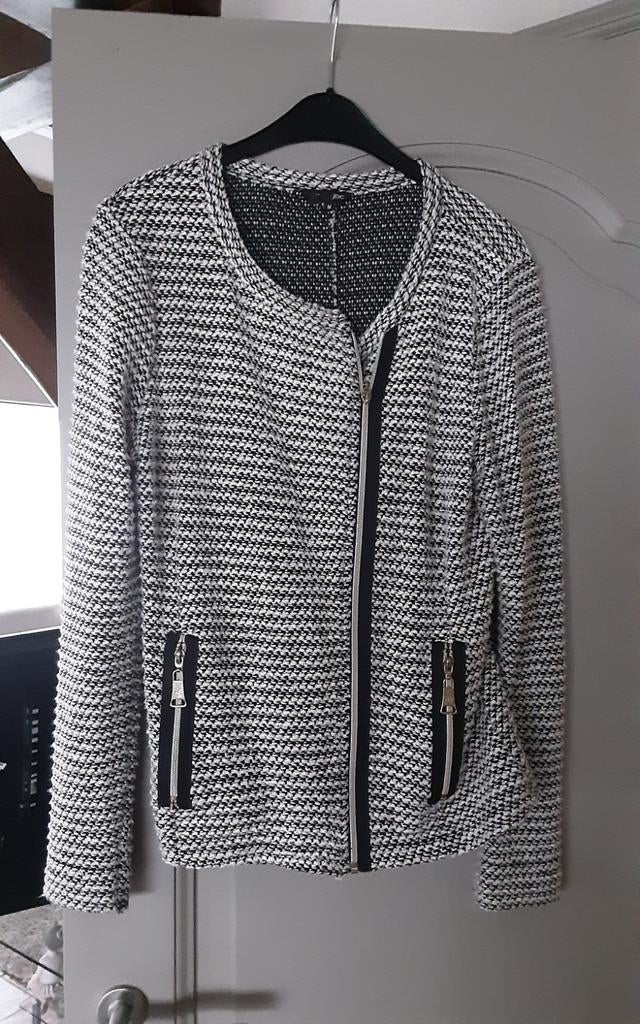 Damesgilet( jasje)Gespikkeld. Merk JBC.Maat M, Enlèvement, Taille 38/40 (M), Manteau