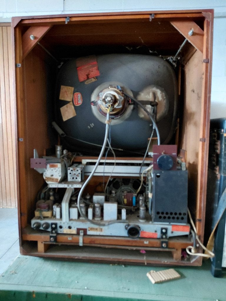 antiek televisietoestel, Ophalen