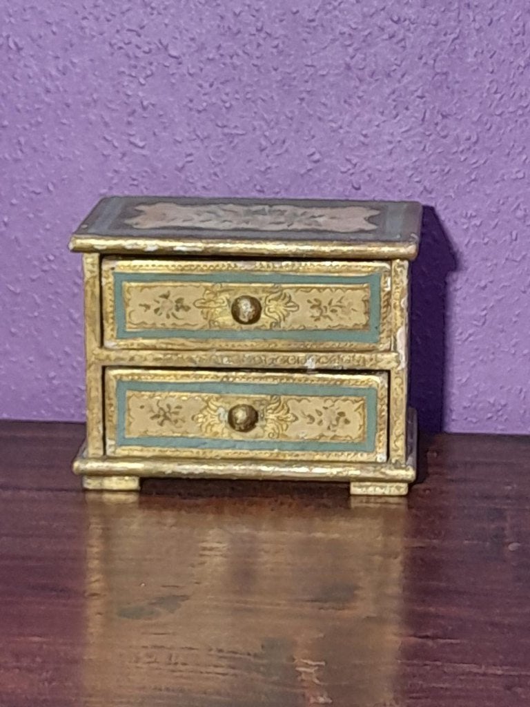 Boîte à Bijoux Dorée, Enlèvement