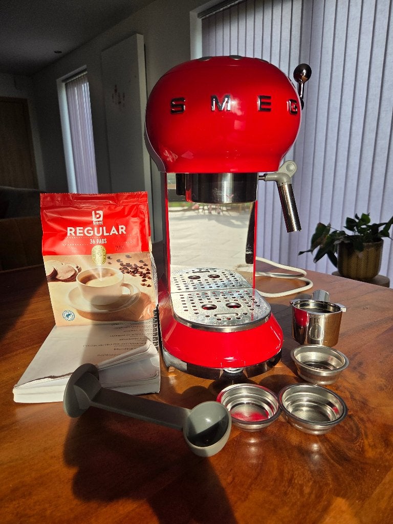 Koffiemachine smeg, Ophalen, Gebruikt, Koffiemachine, Afneembaar waterreservoir