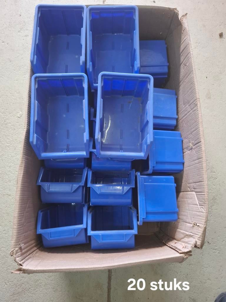 Plastic sorteerbakjes, Ophalen