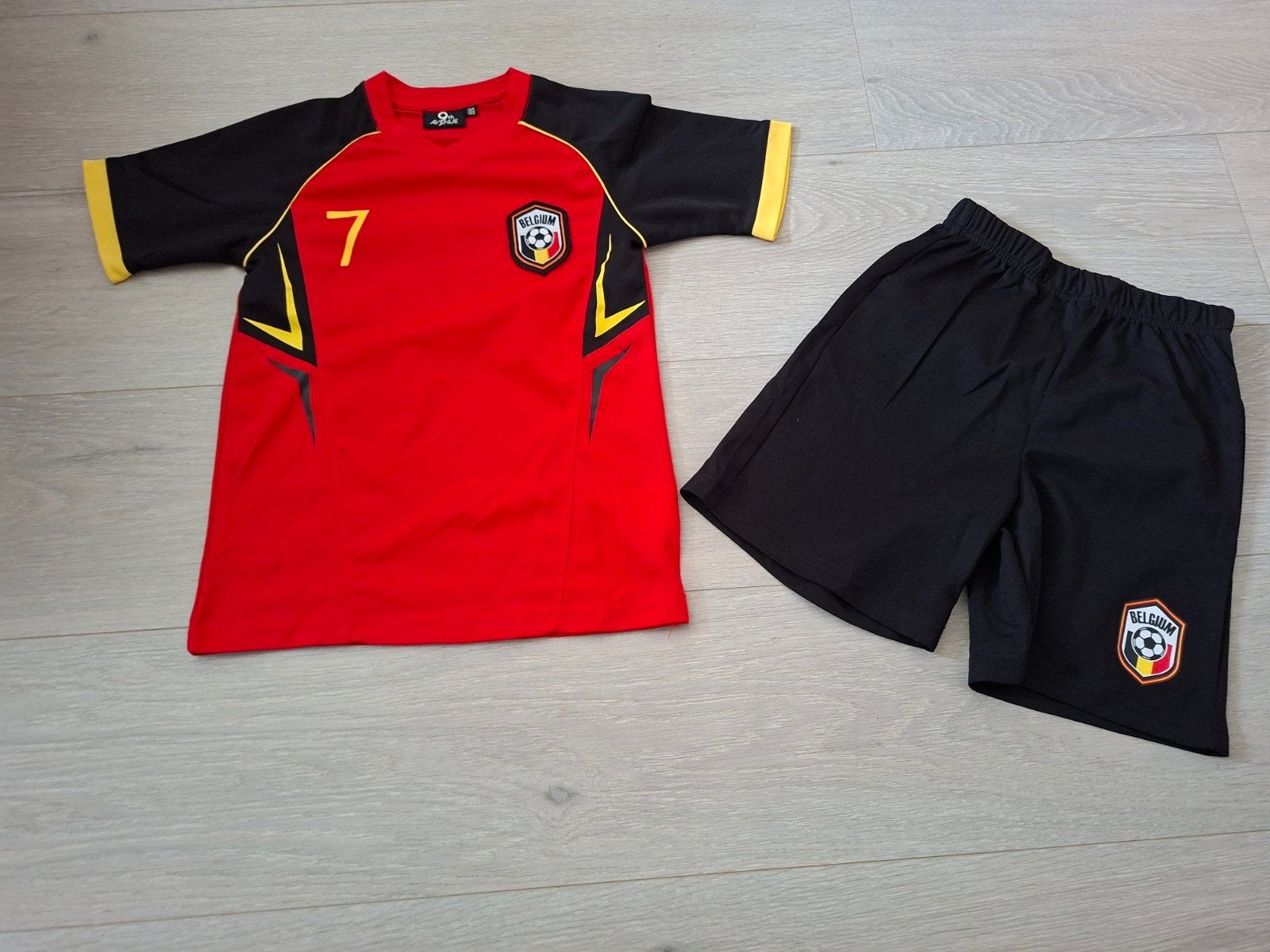 nieuw! voetbaltenue, Enfants & Bébés, Enlèvement ou Envoi, Neuf, Garçon ou Fille, Vêtements de sport ou Maillots de bain
