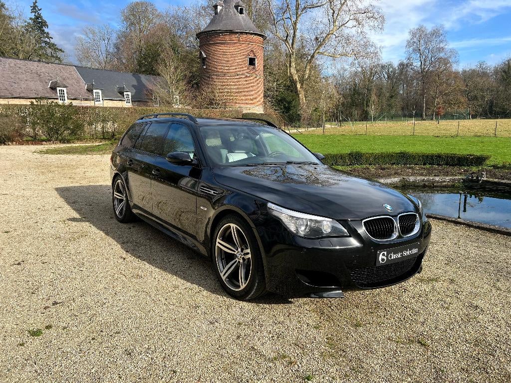 BMW M5 TOURING V10 BEDRIJFSWAGEN/BELASTINGVRIJ, Auto's, BMW, Automaat, Achterwielaandrijving, Zwart, Leder