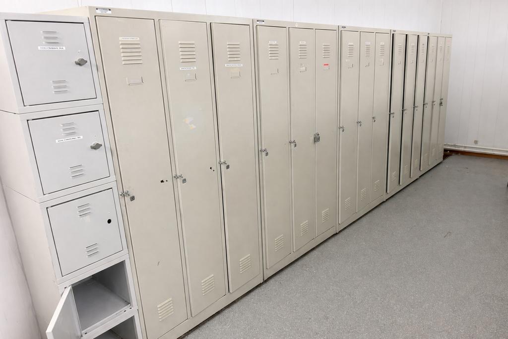 Stock 3 x : casier vestiaire, Maison & Meubles, Armoires | Casiers, Enlèvement, Utilisé