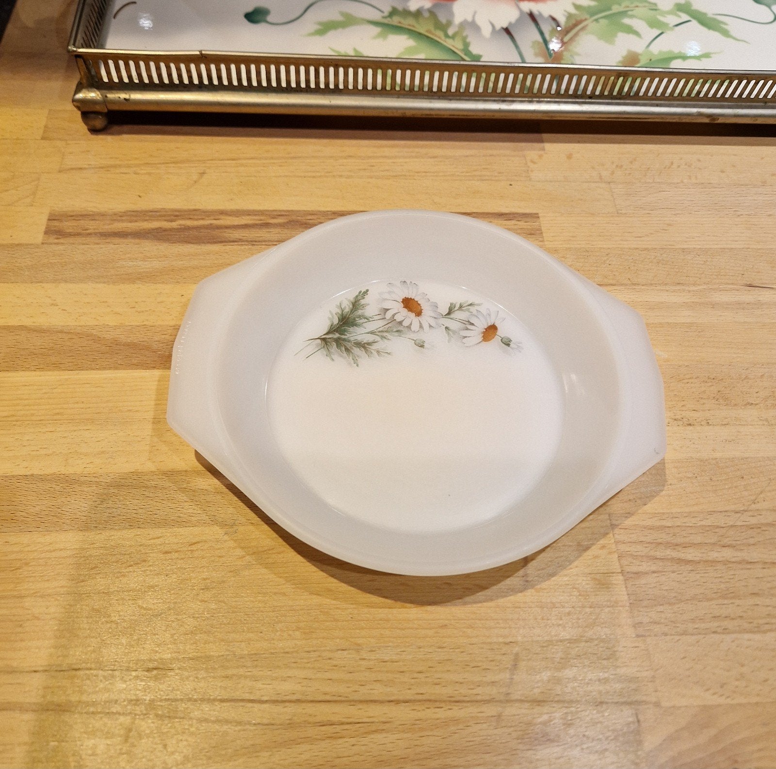 Petit plat Arcopal modèle Marguerite, Enlèvement ou Envoi