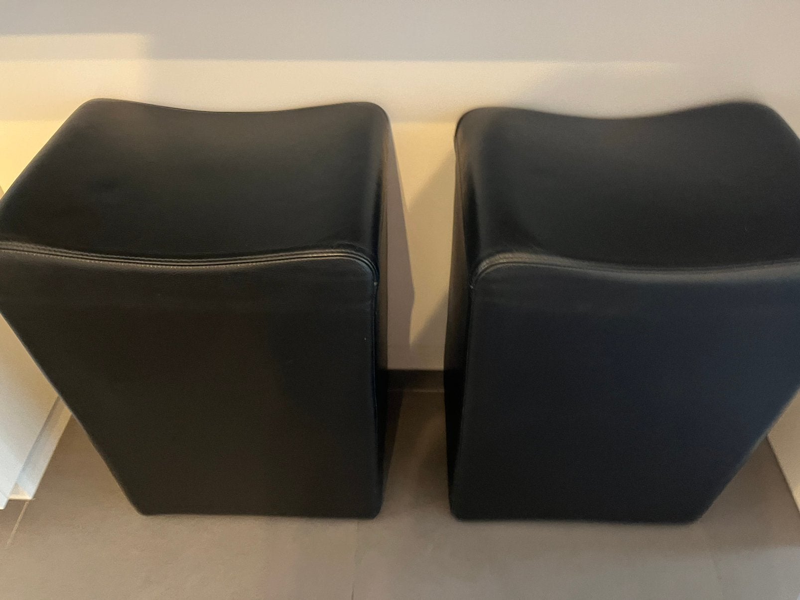 Deux tabourets de bar en cuir, parfait état !, Maison & Meubles, 2 tabourets, Comme neuf, Enlèvement, Cuir
