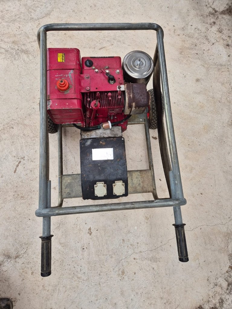 groupe éléctrogène, Bricolage & Construction, Enlèvement, Utilisé, 5 à 10 kVA, Essence