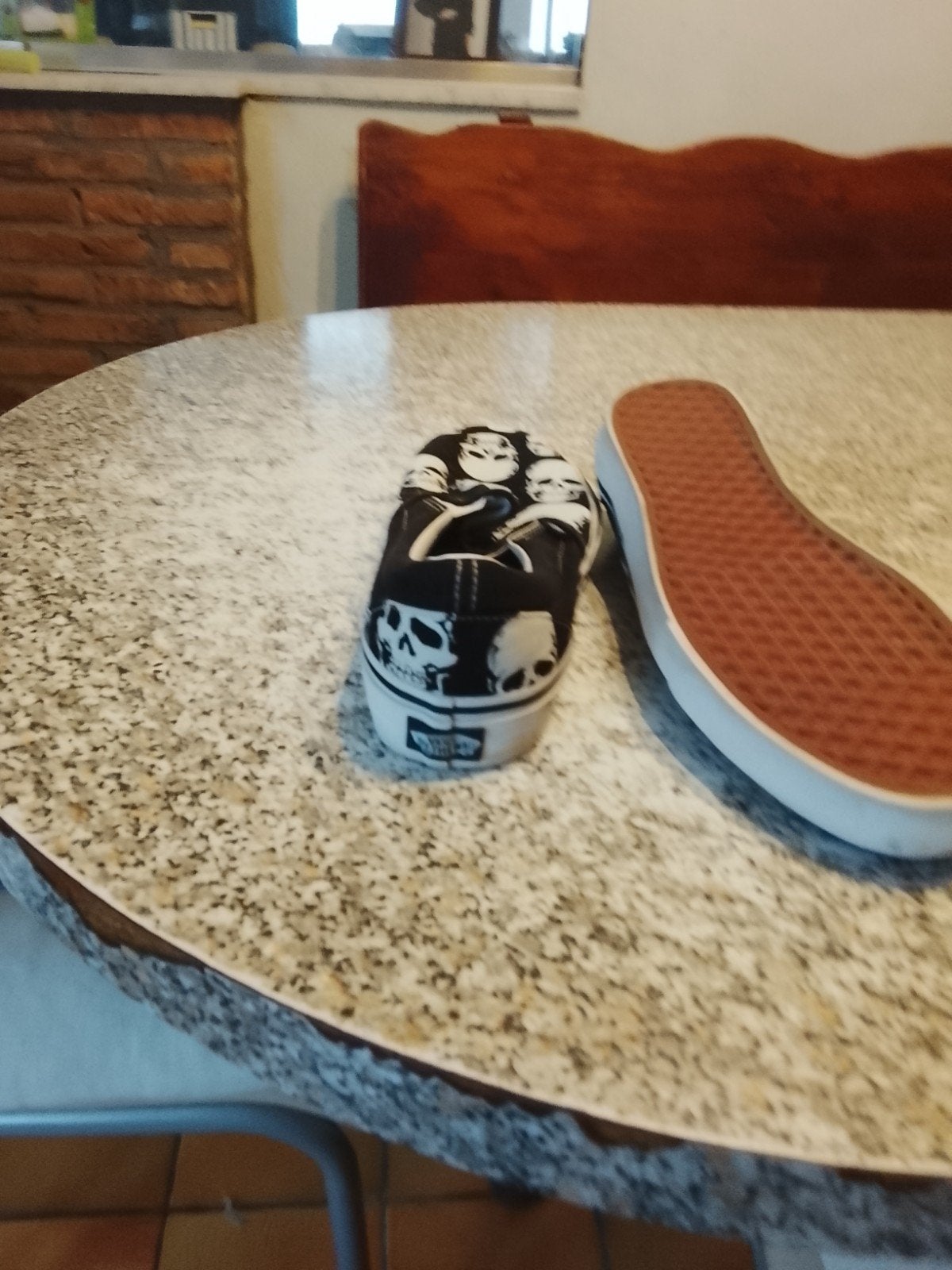 chaussures (vans classic slip on beauty skull), Enlèvement